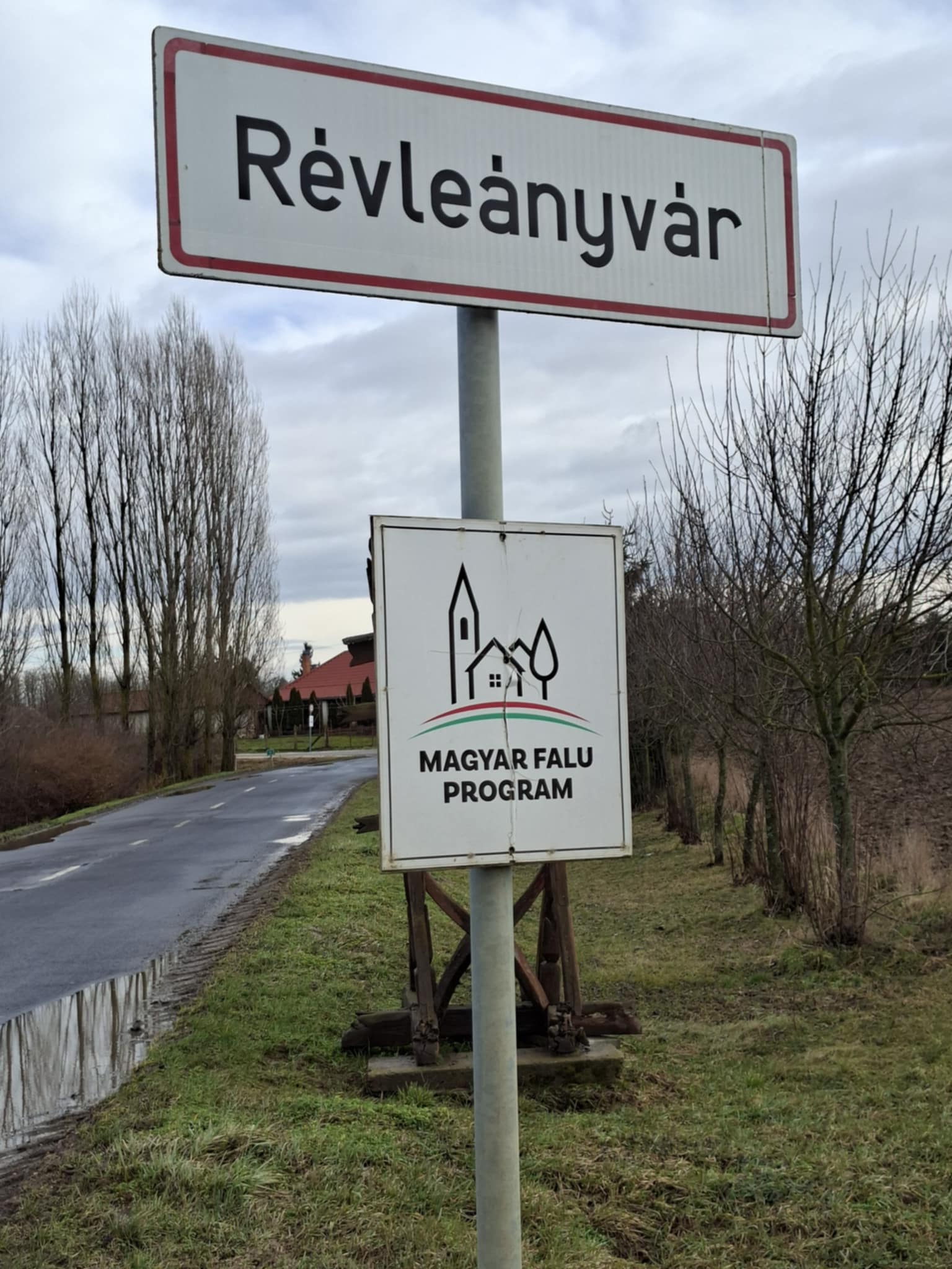 Falutábla 2